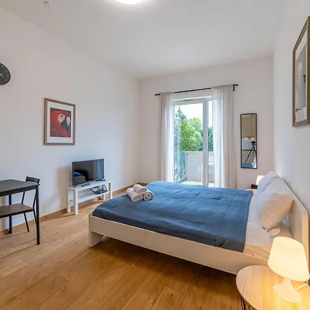 Rentplanet - Na Grobli Apartment